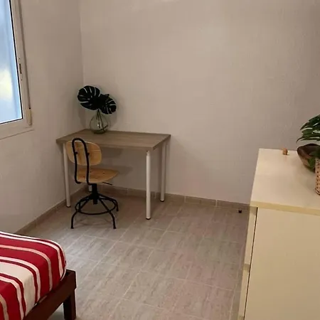 Apartamento Familiar Cerca De La Playa شقة *